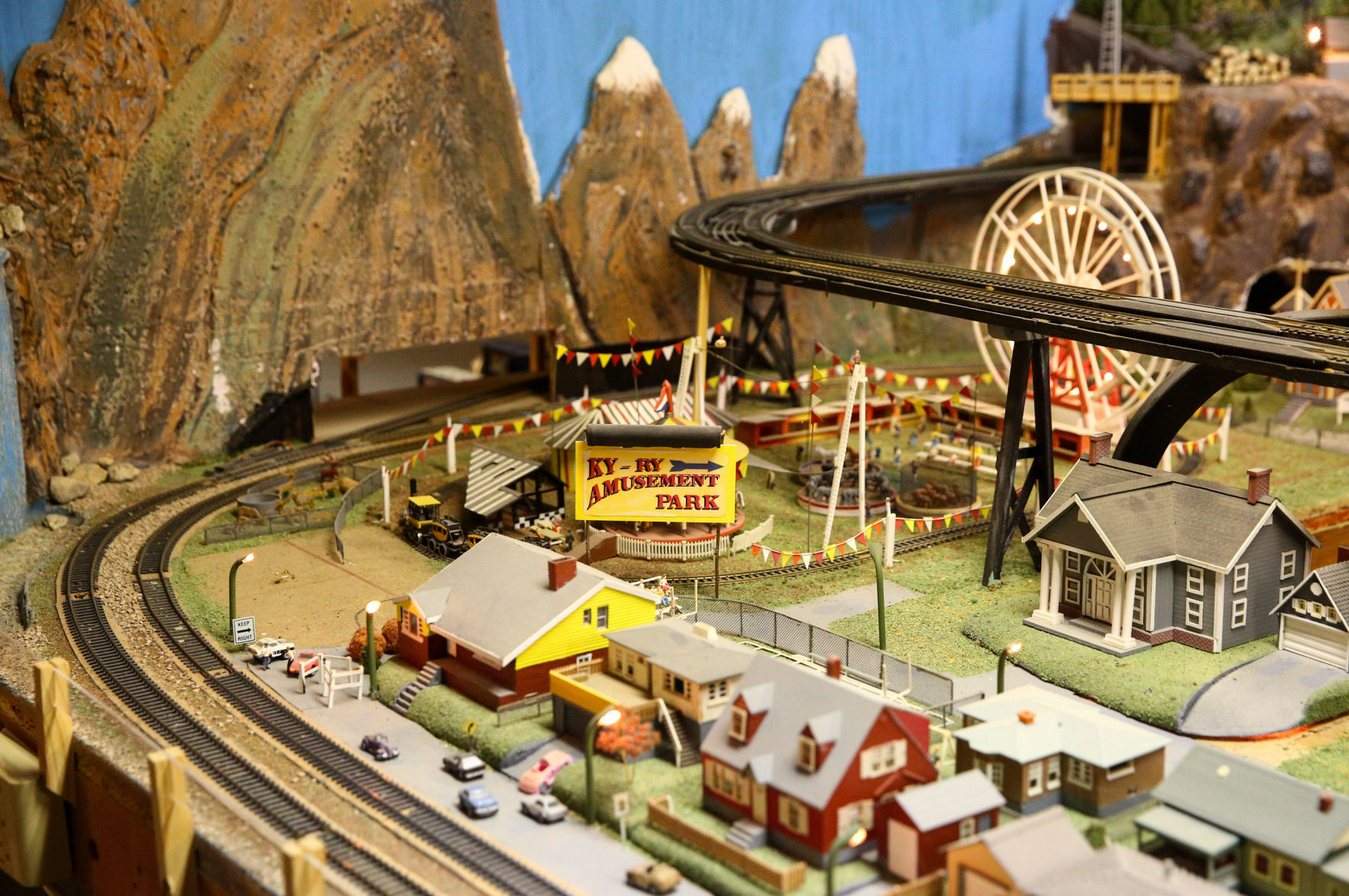 Beryl Buffington's miniatures (16).jpg